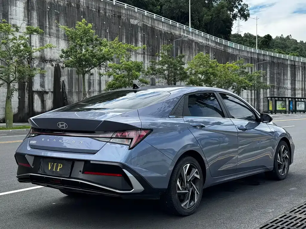Hyundai Elantra — фото 10