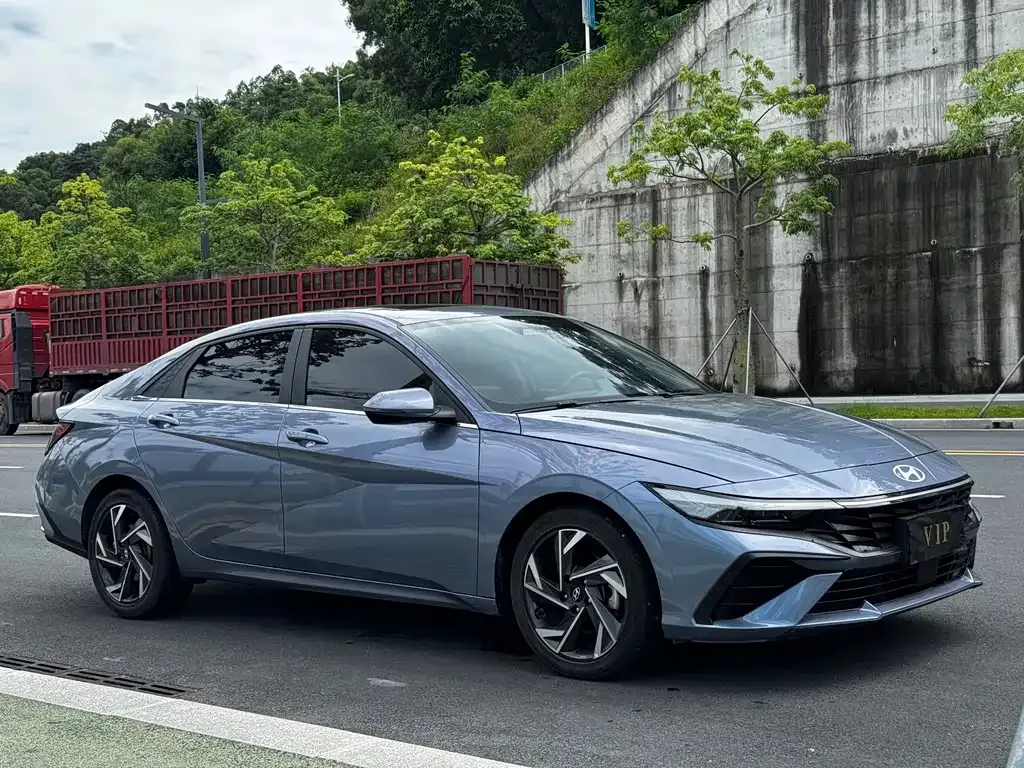 Hyundai Elantra — фото 7