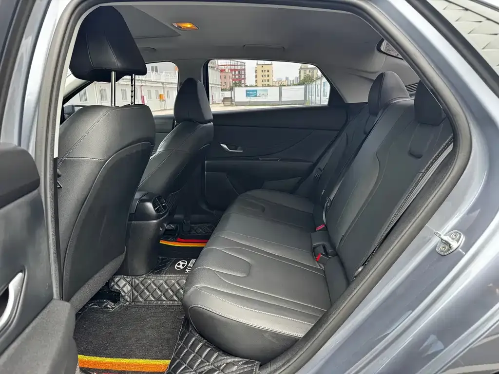 Hyundai Elantra — фото 3