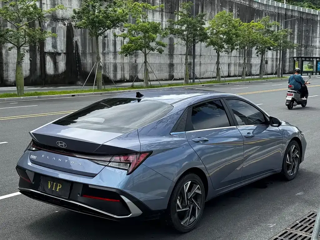 Hyundai Elantra — фото 8