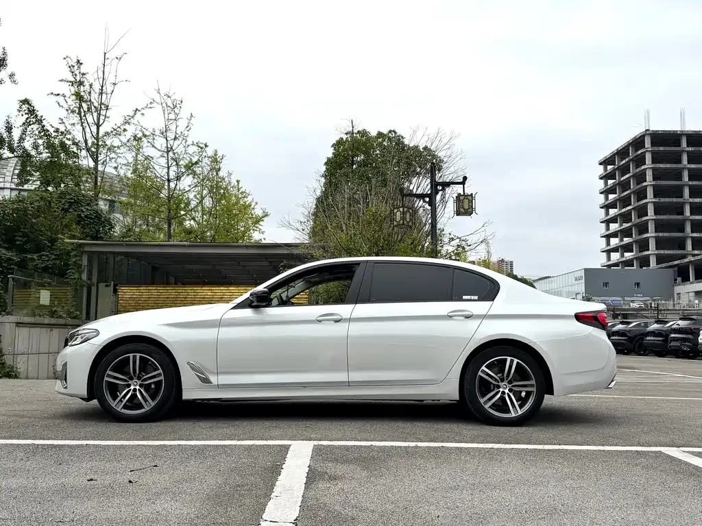 BMW 5 Series — фото 4
