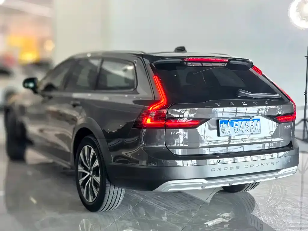 Volvo V90 — фото 10