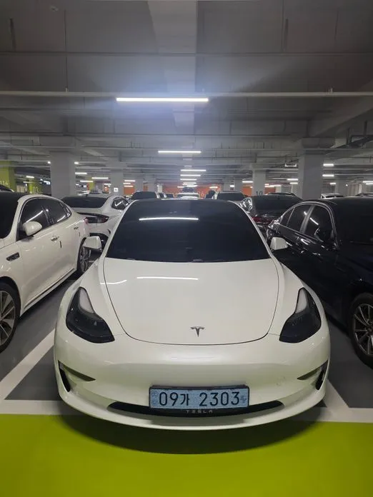 Tesla Model 3 — фото 1
