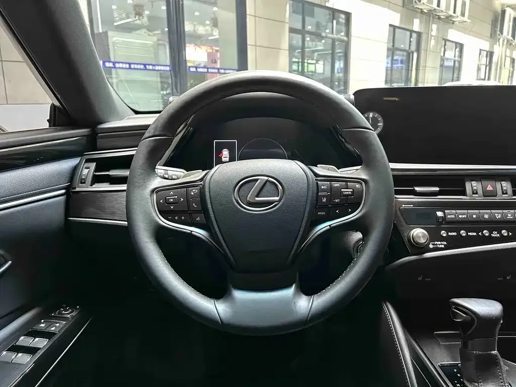 Lexus ES — фото 3