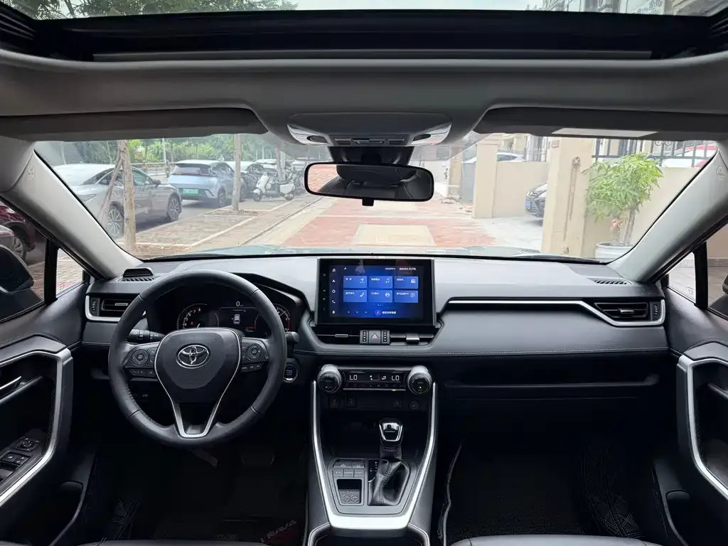 Toyota RAV4 — фото 3