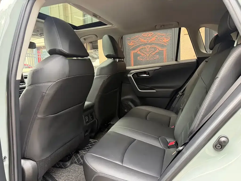 Toyota RAV4 — фото 4