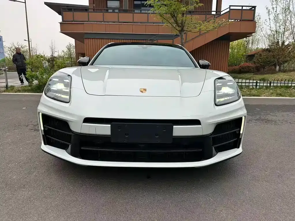 Porsche Panamera — фото 1