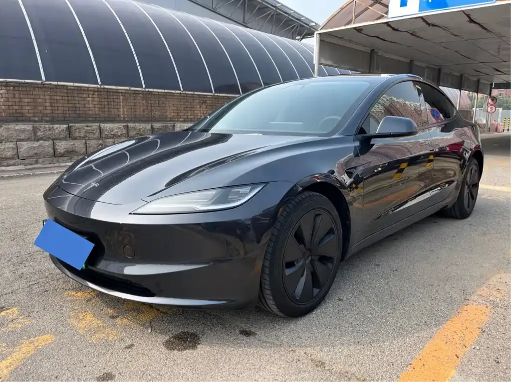 Tesla Model 3 — фото 1