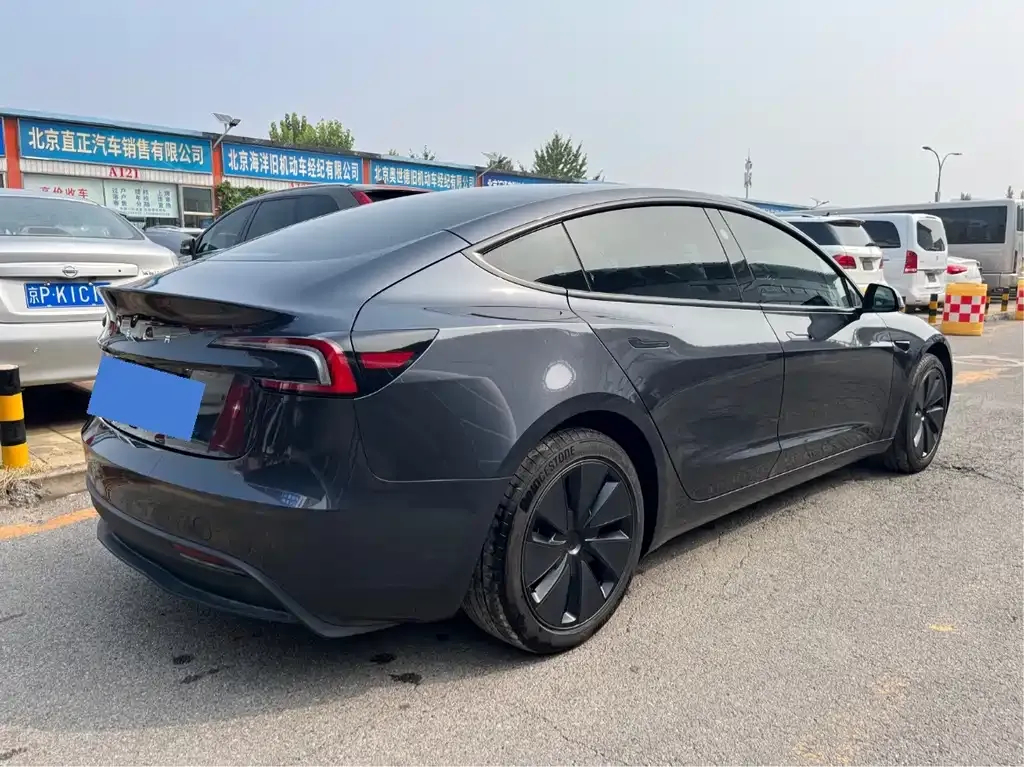 Tesla Model 3 — фото 3