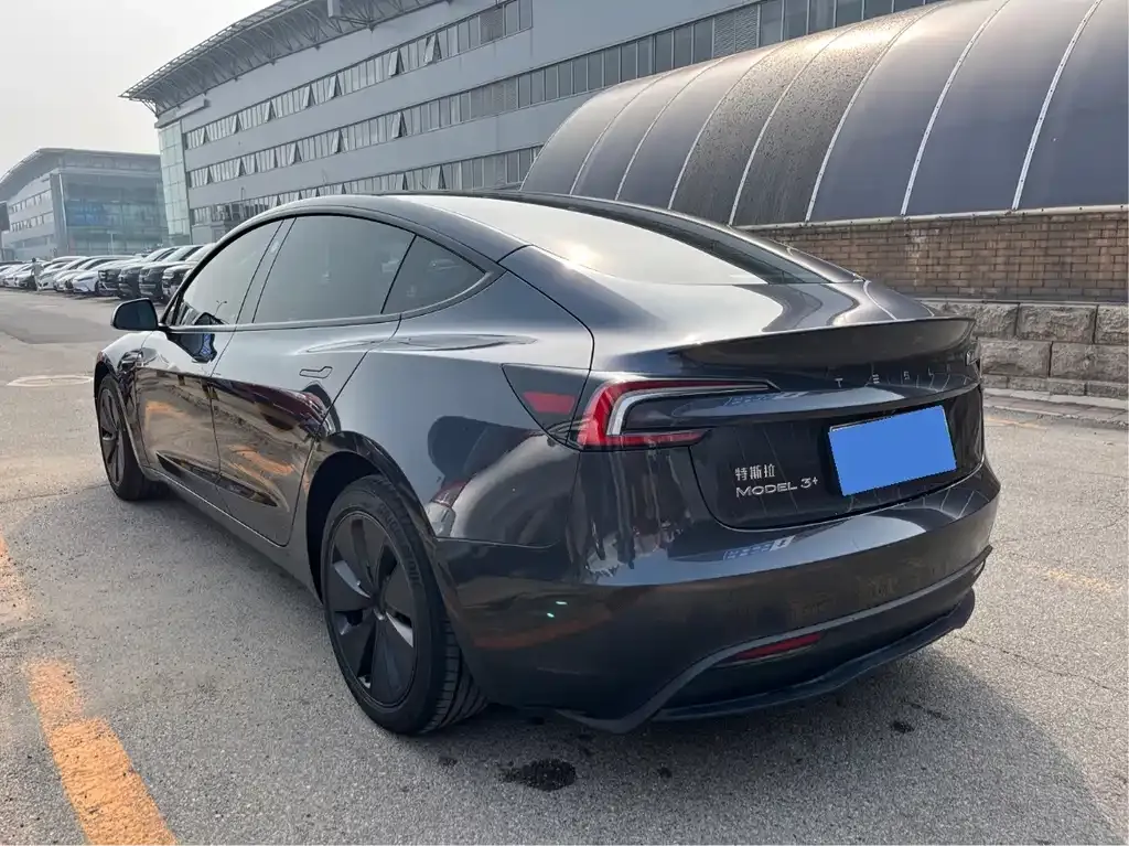 Tesla Model 3 — фото 10