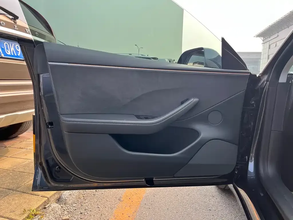 Tesla Model 3 — фото 4