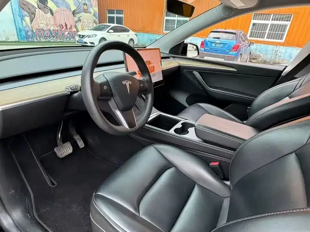 Tesla Model Y — фото 6
