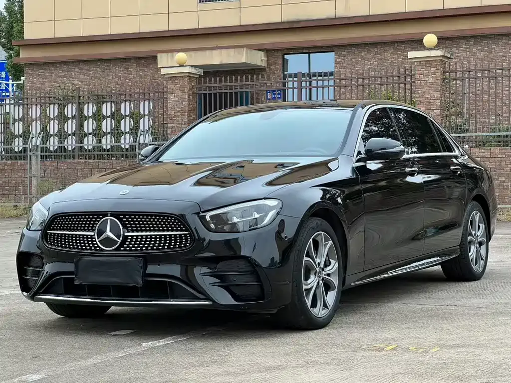 Mercedes-Benz E-Class — фото 1