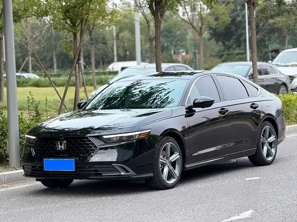Honda Accord — фото 1