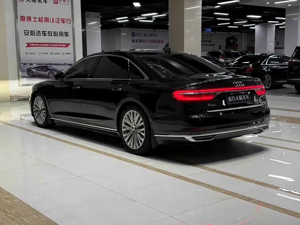Audi A8 — фото 4