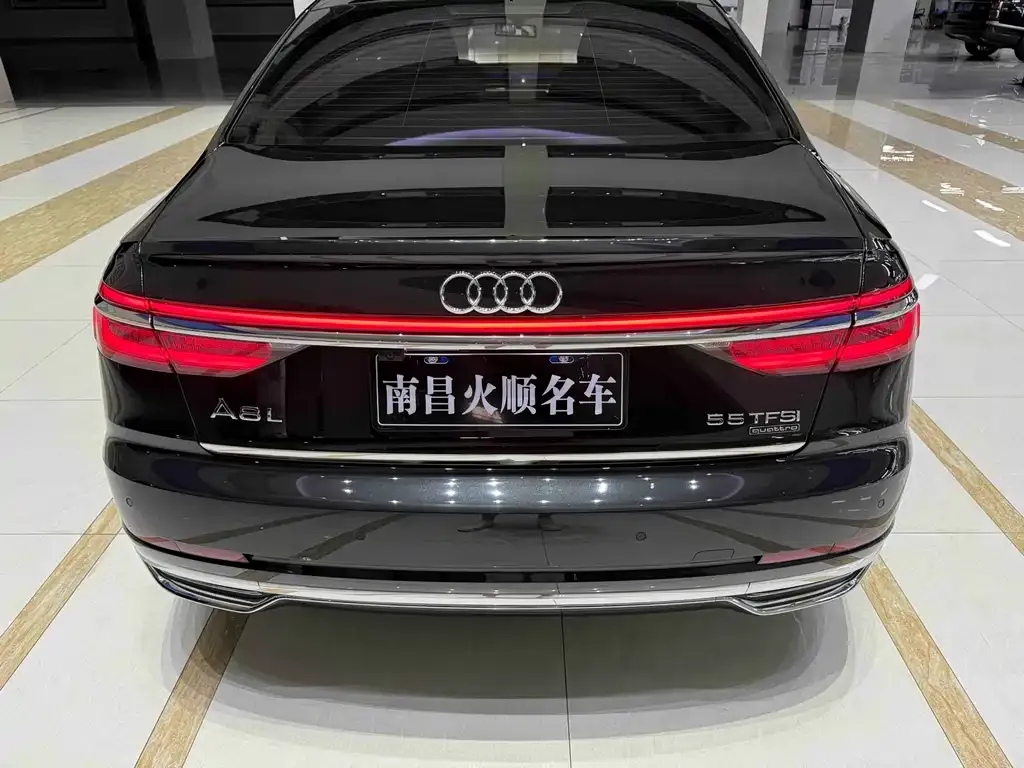 Audi A8 — фото 9