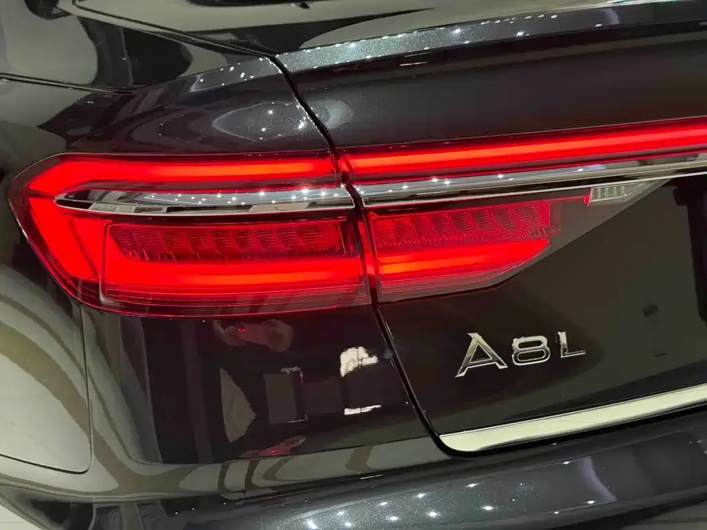 Audi A8 — фото 10