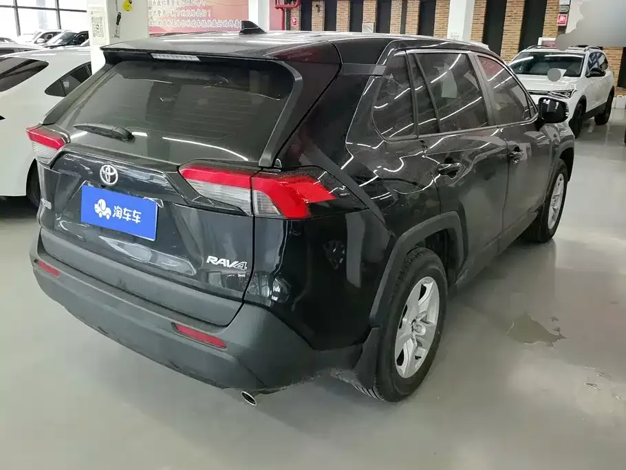 Toyota RAV4 — фото 2