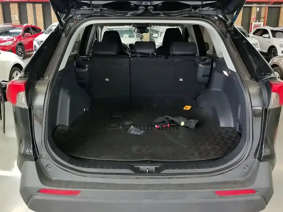 Toyota RAV4 — фото 10