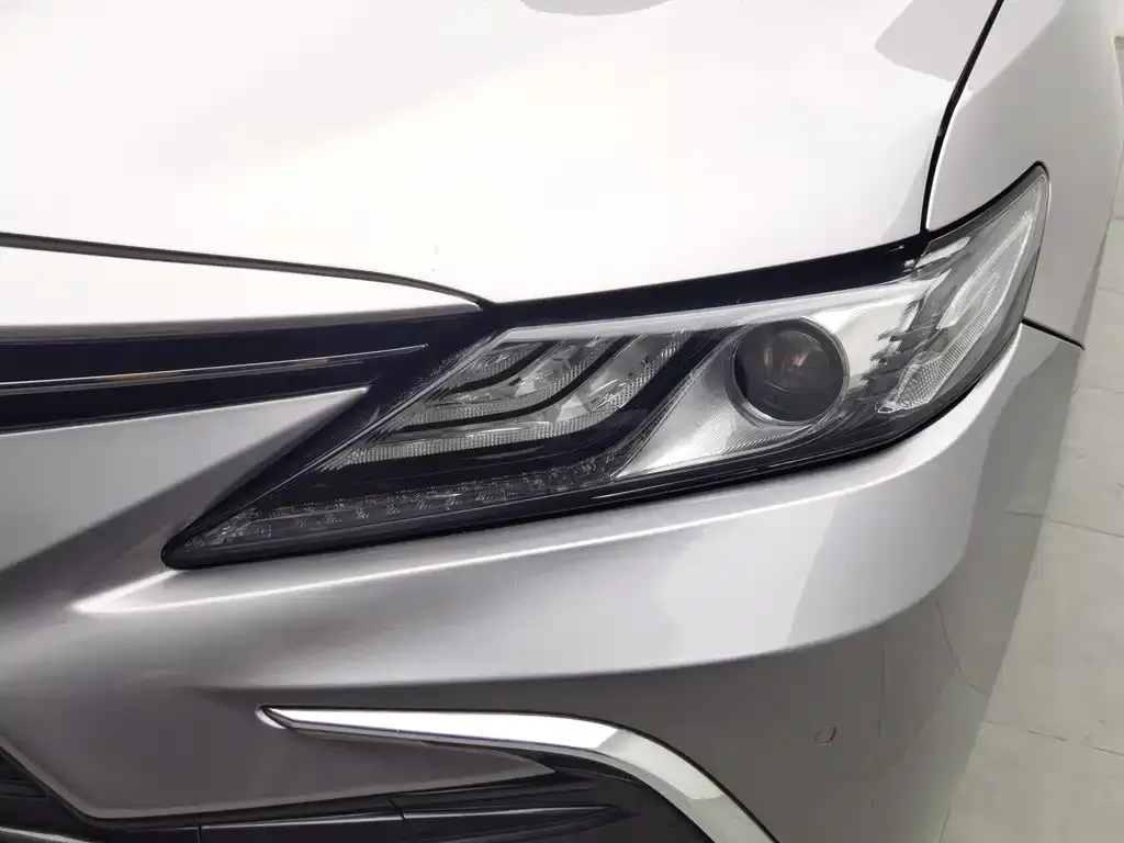 Toyota Camry — фото 10