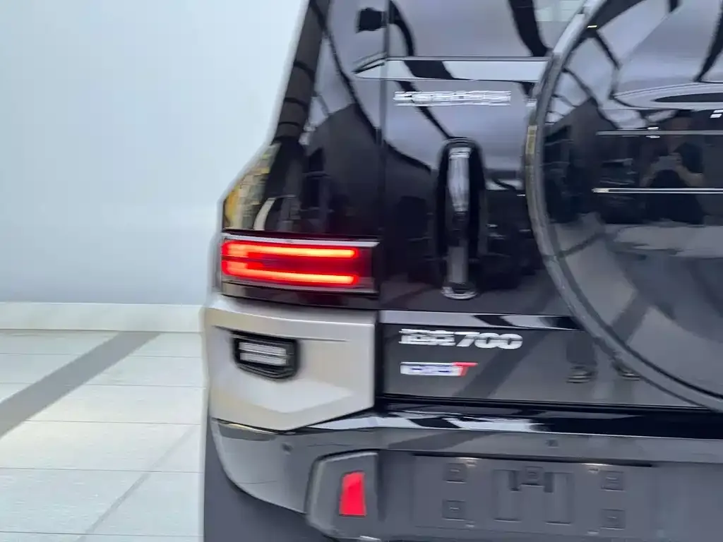 Tank 700 New Energy — фото 7