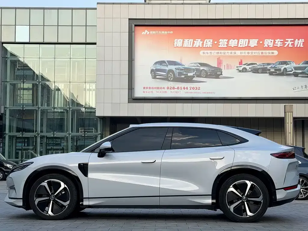BYD L EV — фото 4