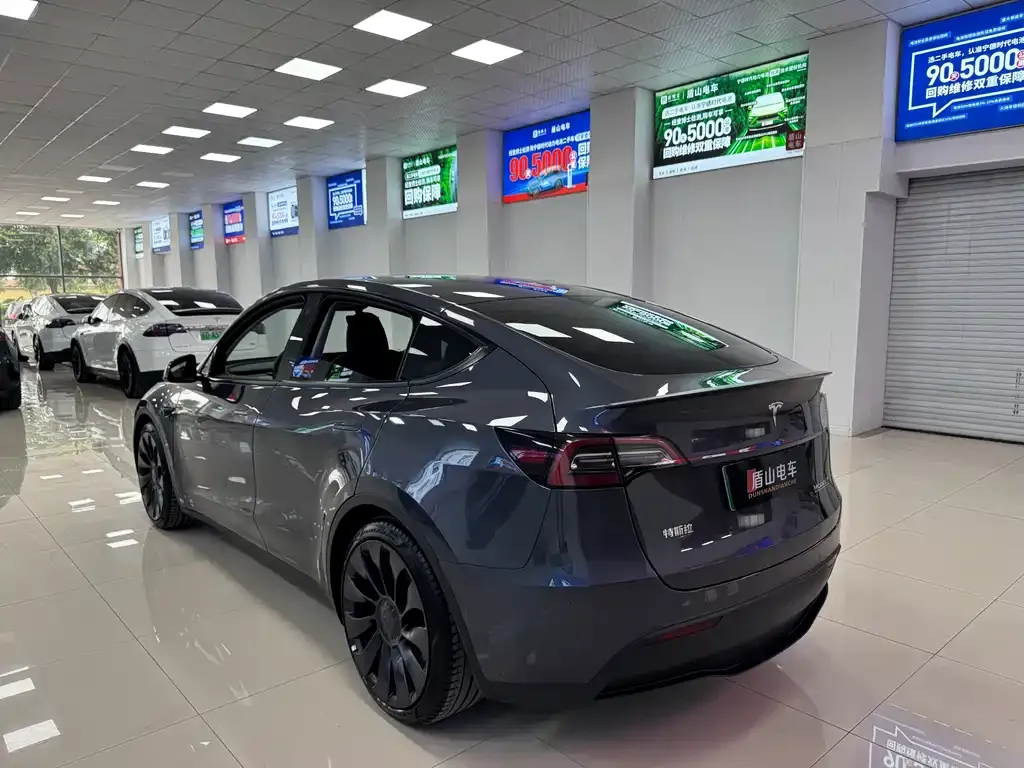 Tesla Model Y — фото 7