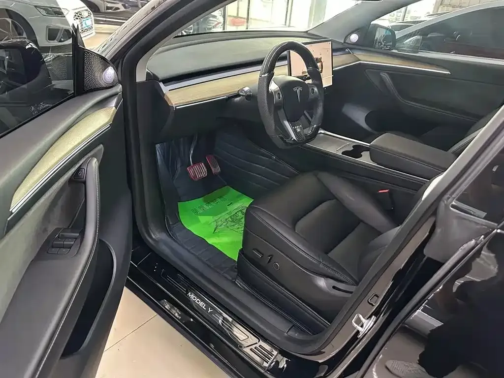Tesla Model Y — фото 2