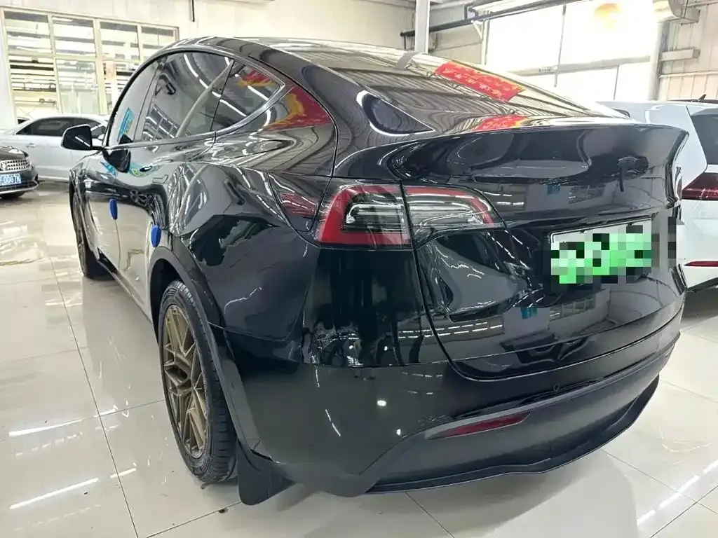 Tesla Model Y — фото 7
