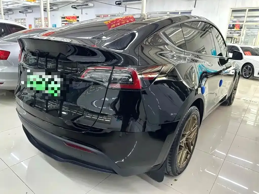 Tesla Model Y — фото 9