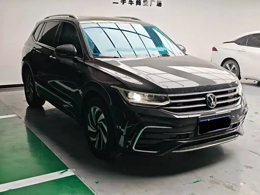 Volkswagen Tiguan L — фото 9