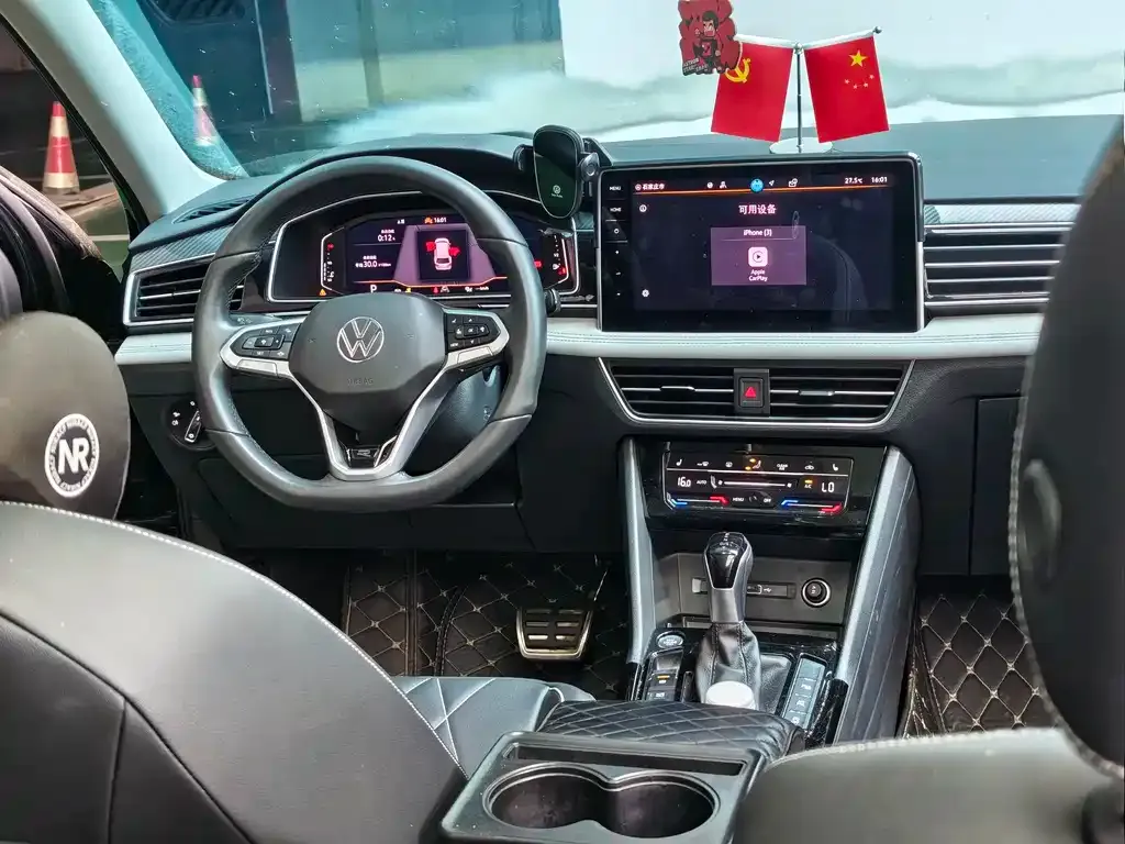 Volkswagen Tiguan L — фото 2