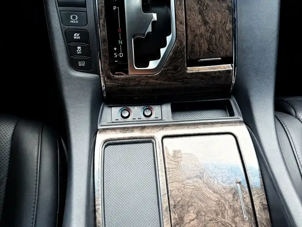 Toyota Vellfire — фото 7