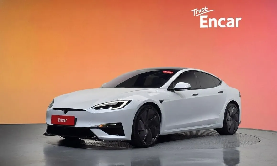 Tesla Model S — фото 1