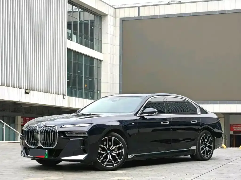 BMW i7 — фото 1
