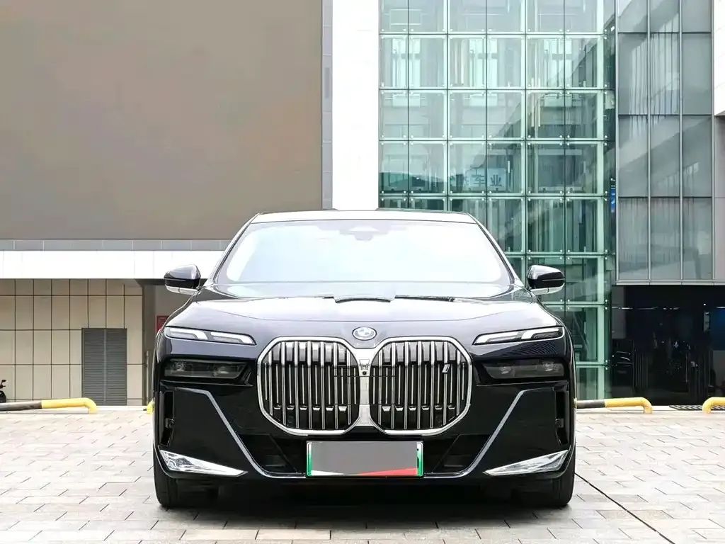 BMW i7 — фото 7