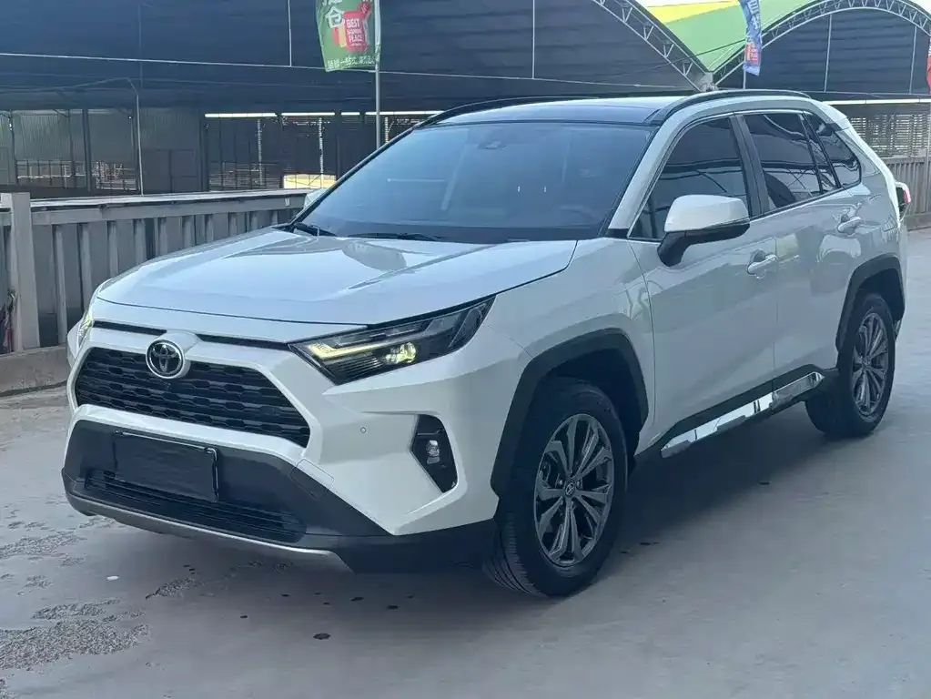 Toyota RAV4 — фото 1