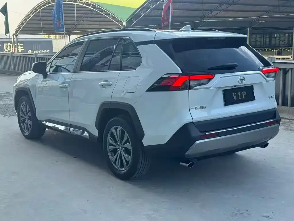 Toyota RAV4 — фото 10