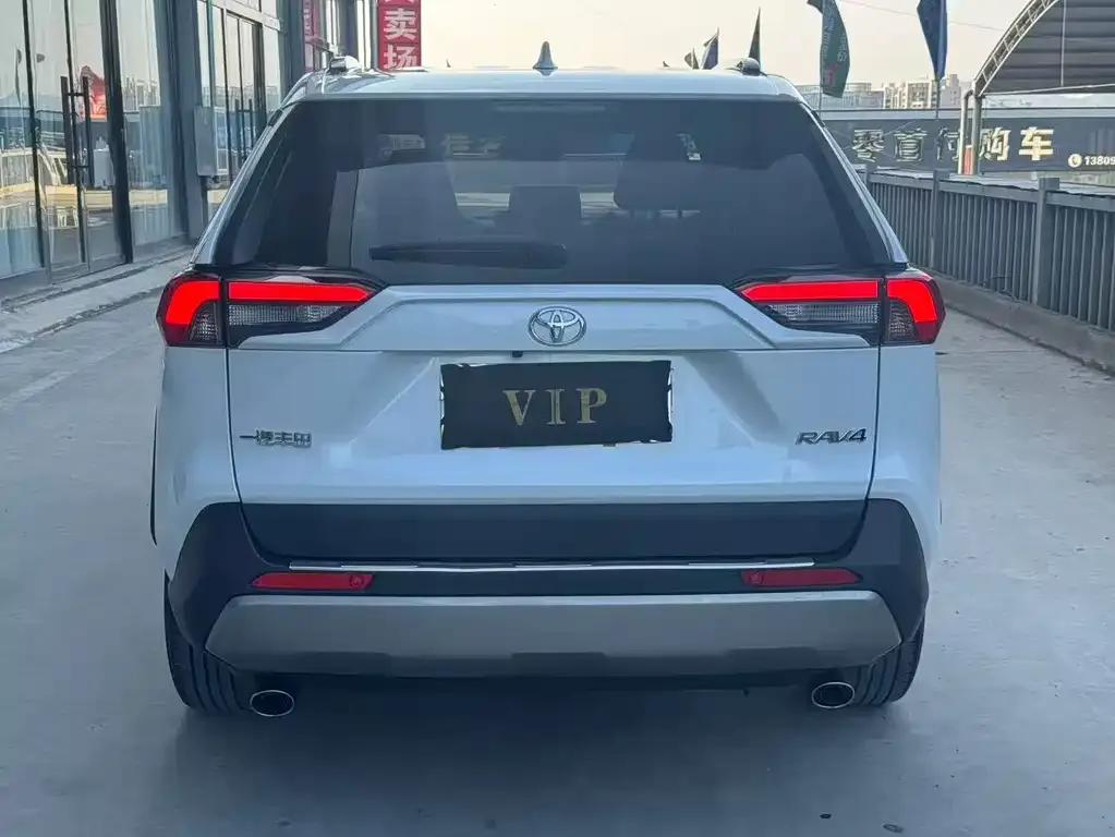 Toyota RAV4 — фото 2