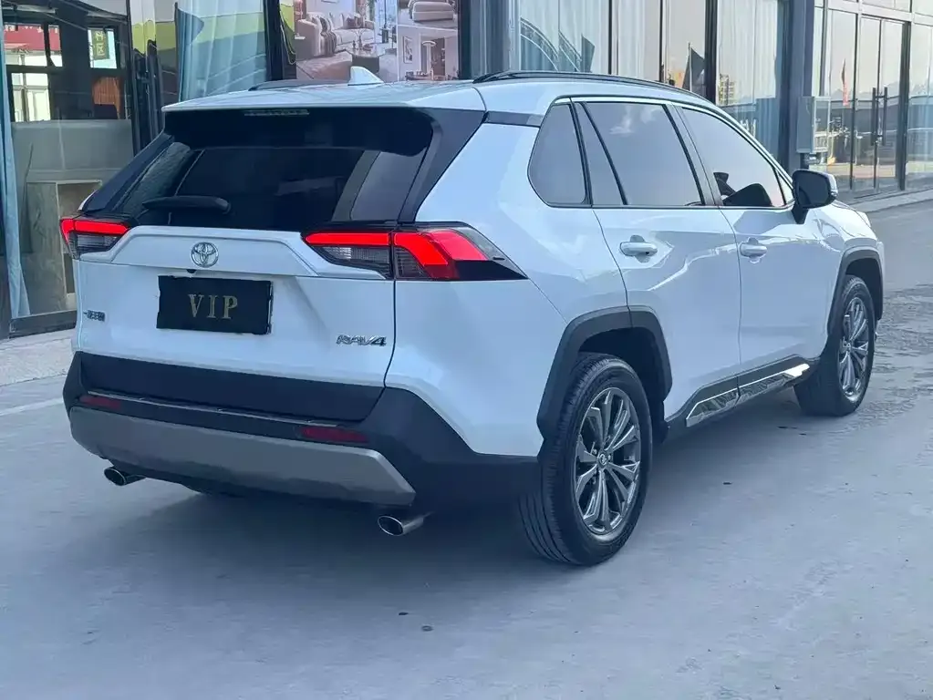 Toyota RAV4 — фото 5