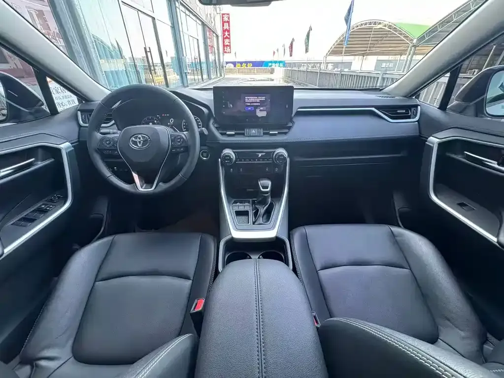 Toyota RAV4 — фото 9