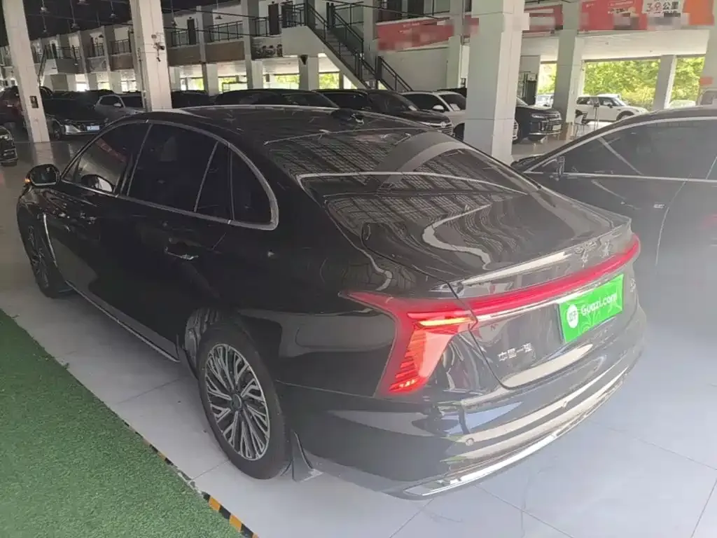 Hongqi H5 — фото 2