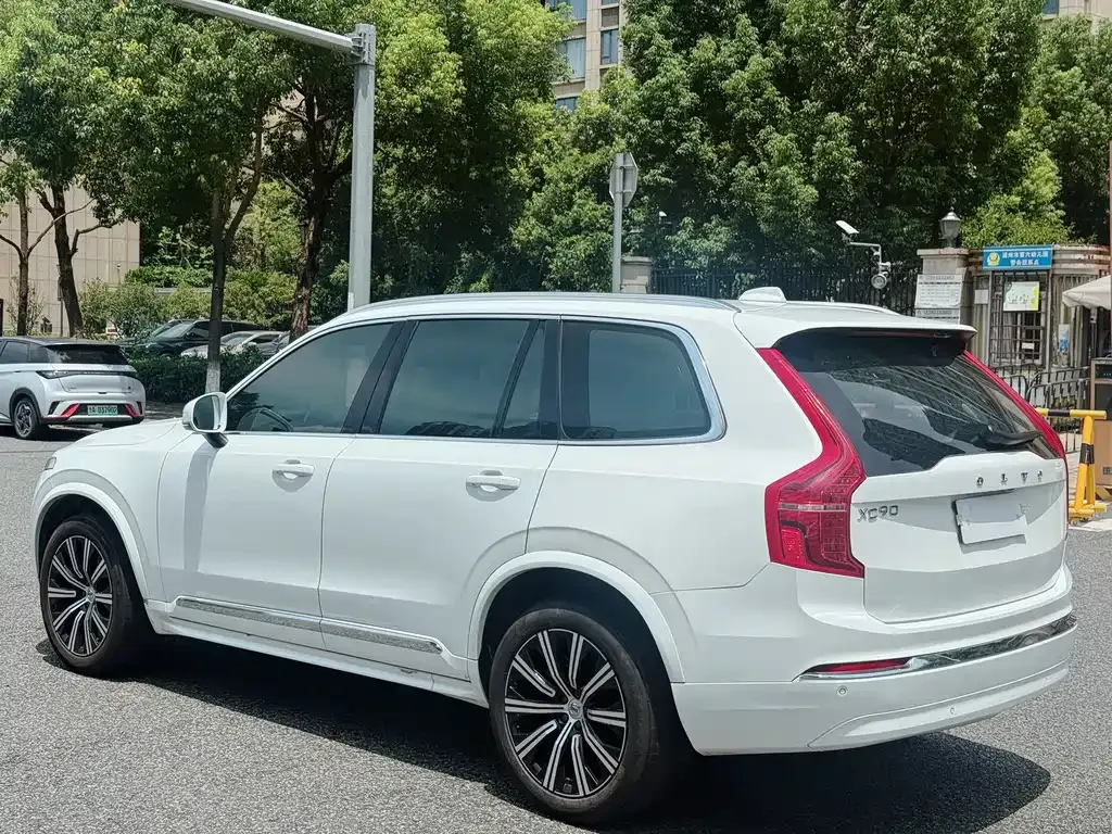Volvo XC90 — фото 10