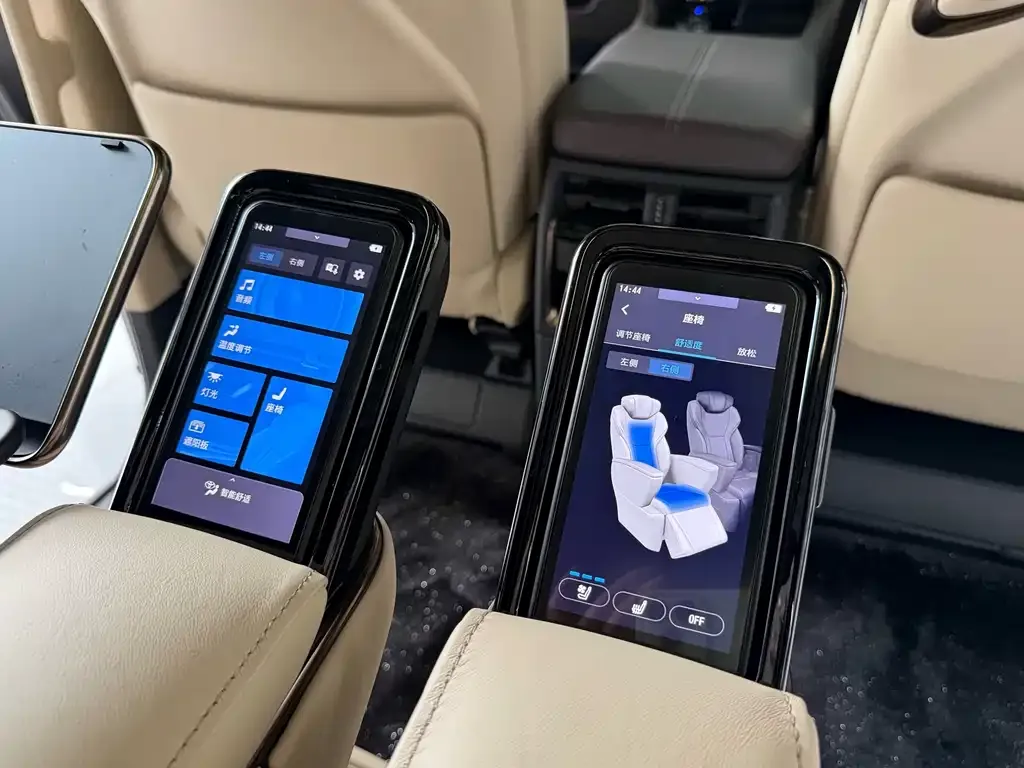 Toyota Alphard — фото 2