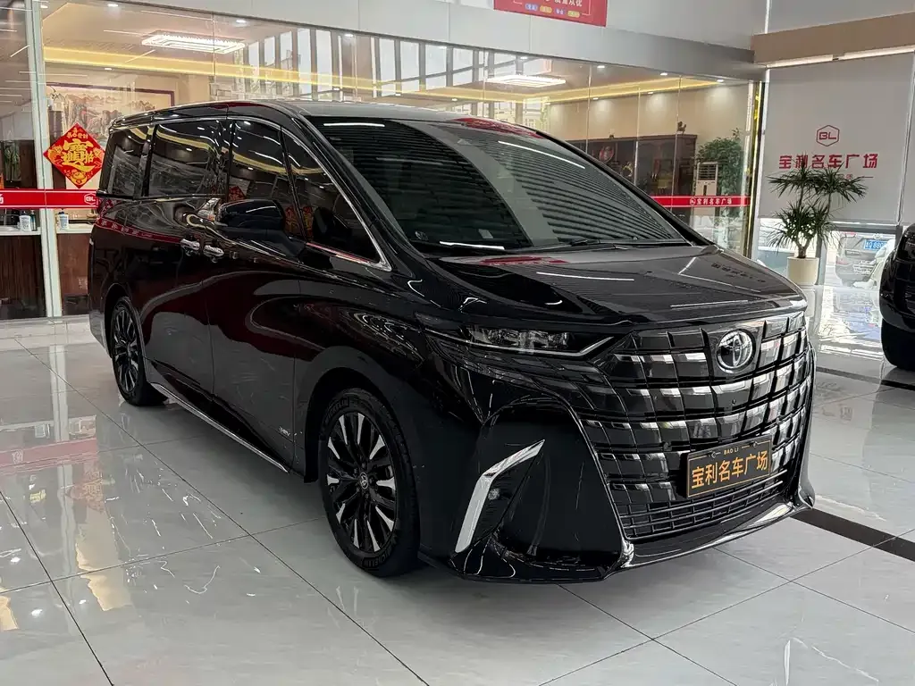 Toyota Alphard — фото 4