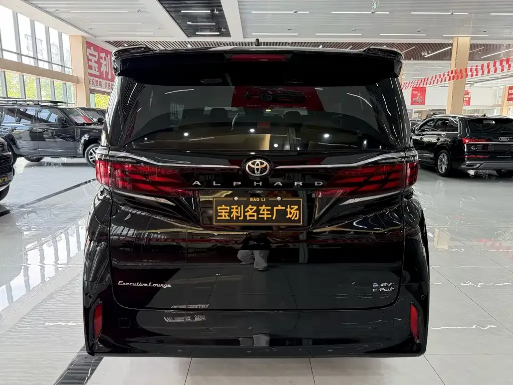 Toyota Alphard — фото 6