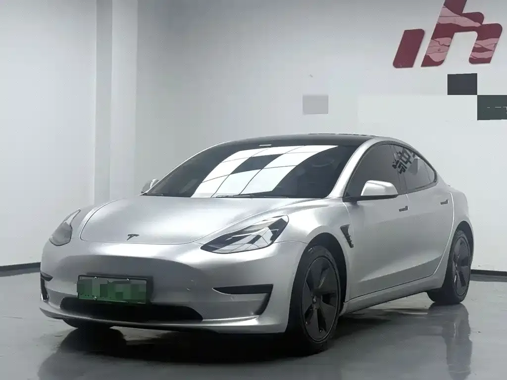 Tesla Model 3 — фото 1