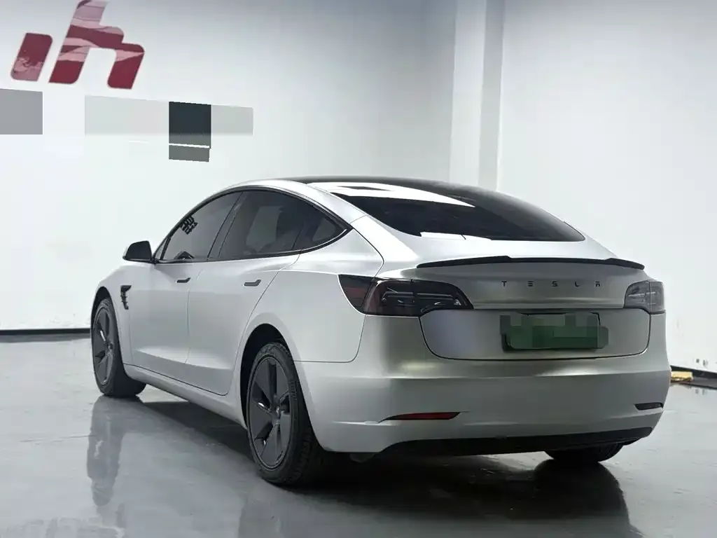 Tesla Model 3 — фото 8