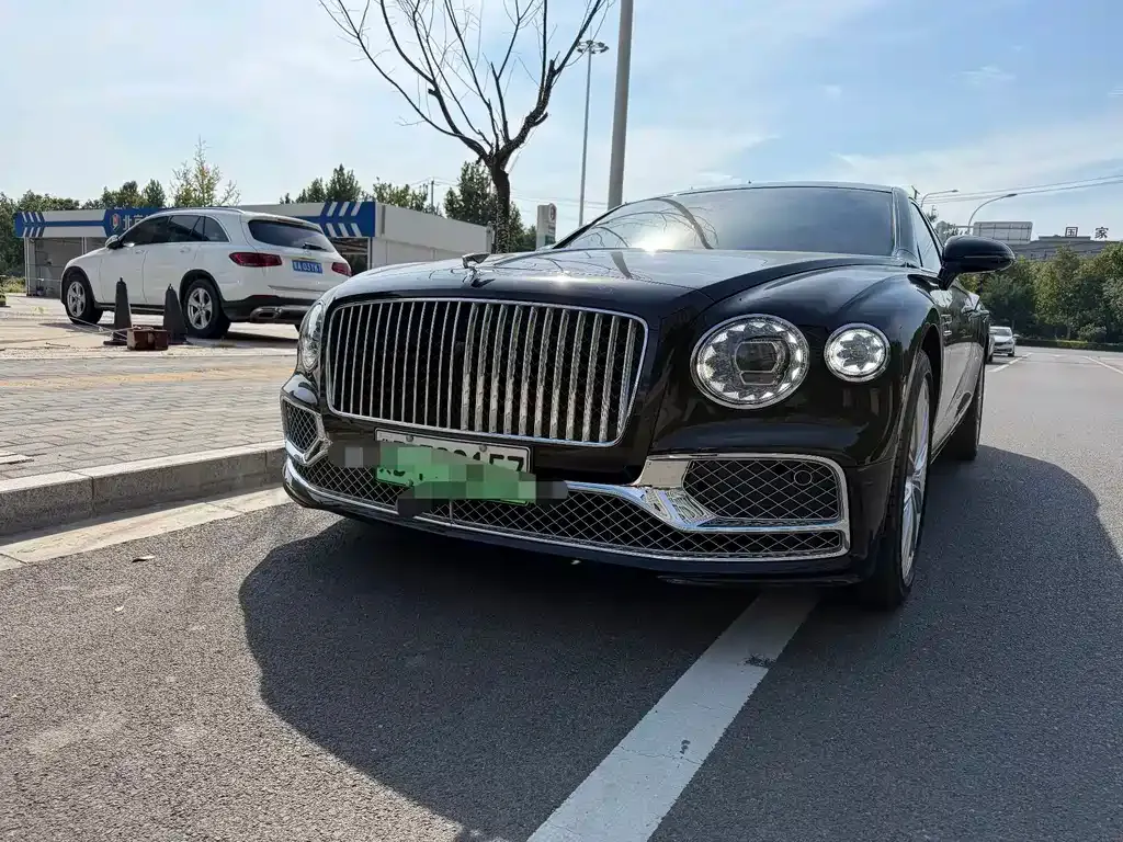 Bentley Flying Spur PHEV — фото 1
