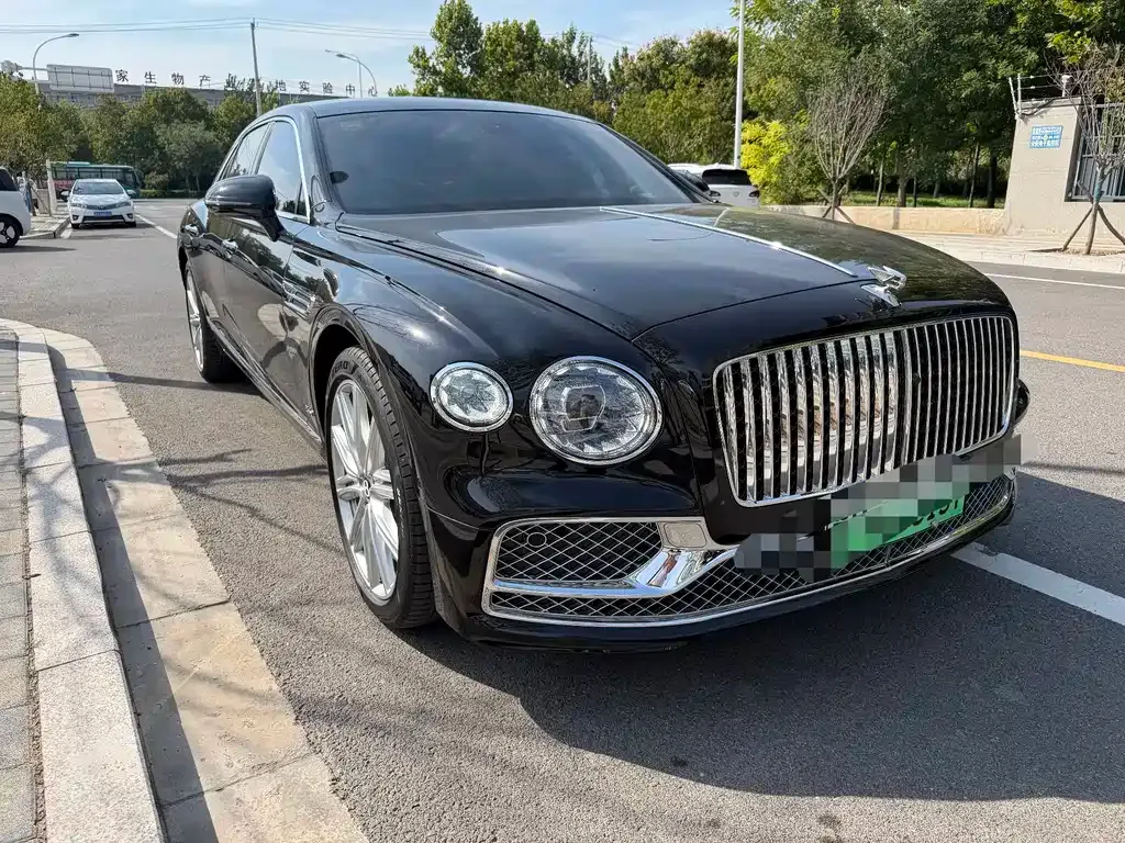 Bentley Flying Spur PHEV — фото 6